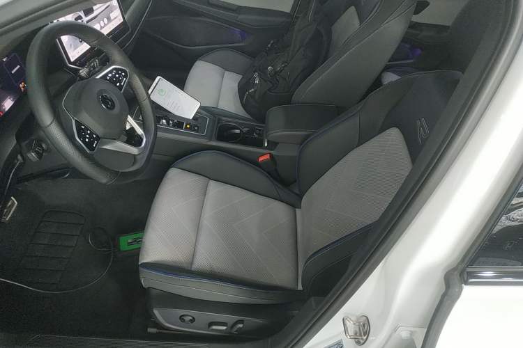 Used Volkswagen Golf 2025 300TSI R-Line Left Front Seat