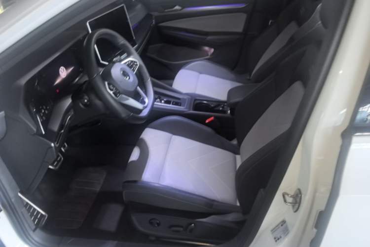 Used Volkswagen Golf 2025 300TSI R-Line Left Front Seat