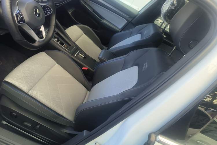 Used Volkswagen Golf 2025 300TSI R-Line Left Front Seat