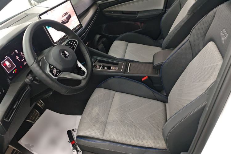 Used Volkswagen Golf 2025 300TSI R-Line Left Front Seat