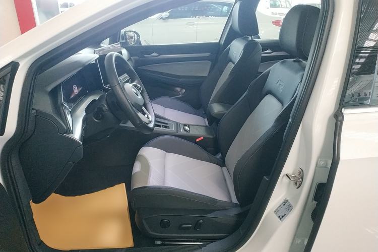 Used Volkswagen Golf 2025 300TSI R-Line Left Front Seat