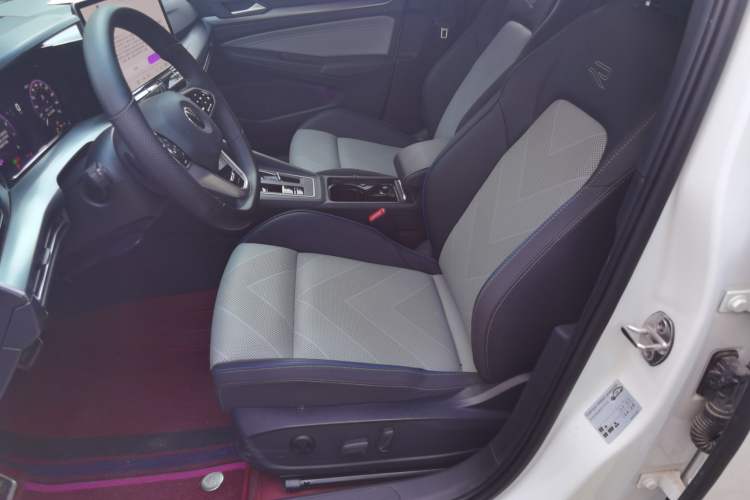 Used Volkswagen Golf 2025 300TSI R-Line Left Front Seat