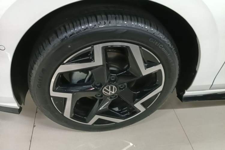 Used Volkswagen Golf 2025 300TSI R-Line Left Front Wheel Hub