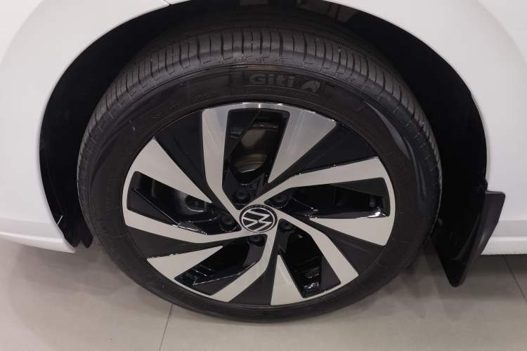 Used Volkswagen Golf 2025 300TSI Pro Left Front Wheel Hub