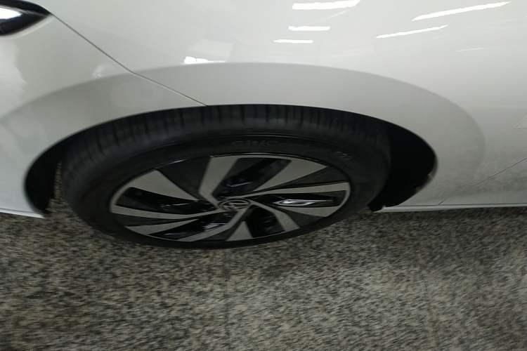Used Volkswagen Golf 2025 Facelifted 300TSI Pro Left Front Wheel Hub