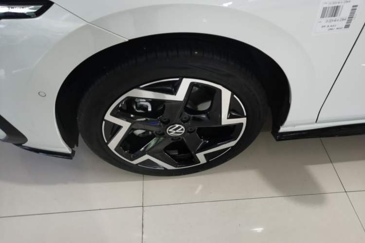 Used Volkswagen Golf 2025 300TSI R-Line Left Front Wheel Hub