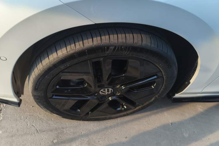 Used Volkswagen Golf 2025 300TSI R-Line Left Front Wheel Hub