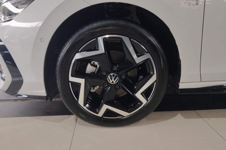 Used Volkswagen Golf 2025 300TSI R-Line Left Front Wheel Hub