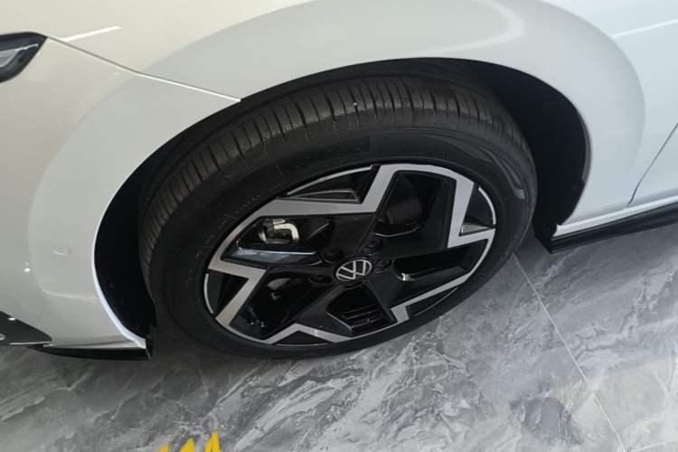 Used Volkswagen Golf 2025 300TSI R-Line Left Front Wheel Hub