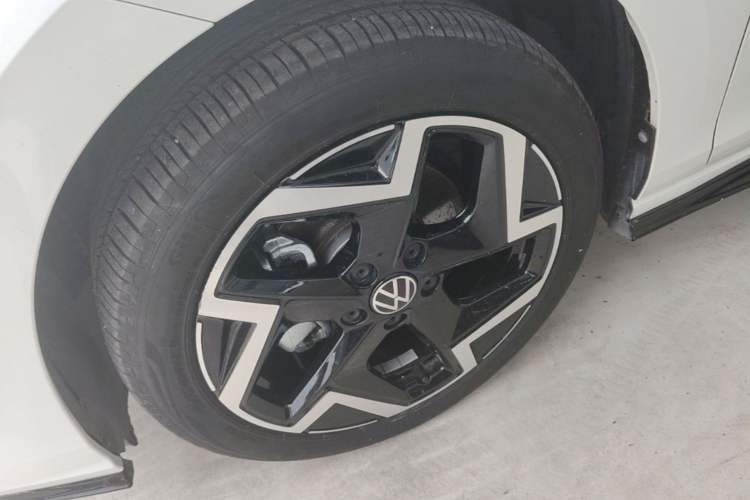 Used Volkswagen Golf 2025 300TSI R-Line Left Front Wheel Hub