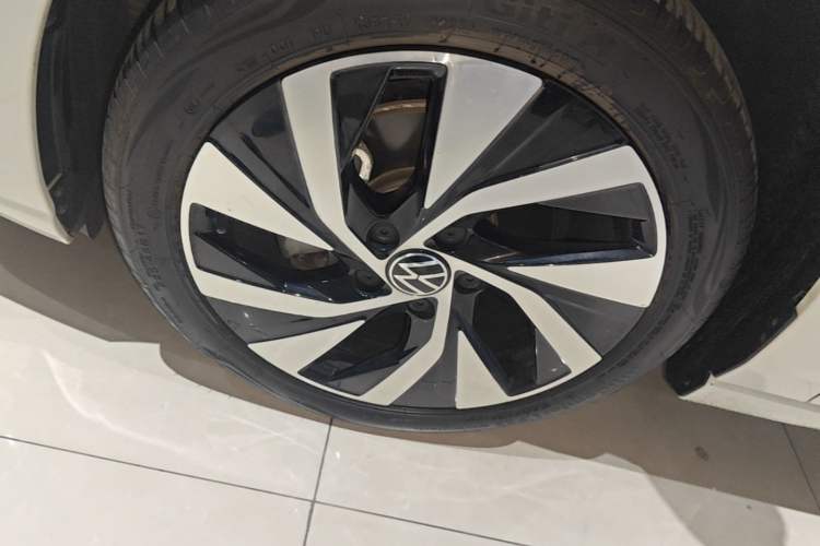 Used Volkswagen Golf 2025 300TSI Pro Left Front Wheel Hub