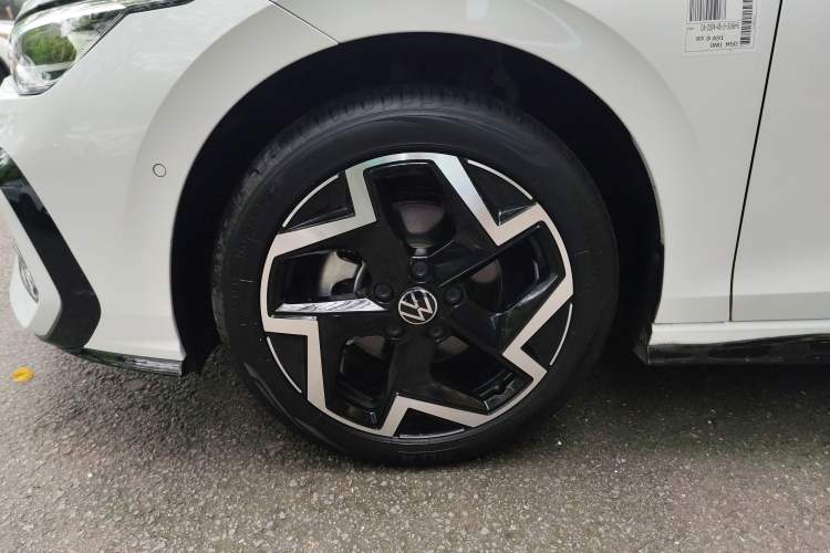 Used Volkswagen Golf 2025 300TSI R-Line Left Front Wheel Hub