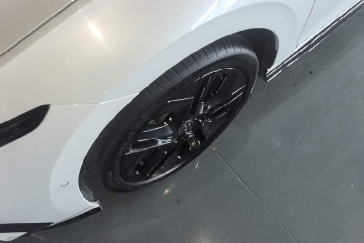 Used Volkswagen Golf 2025 300TSI R-Line Left Front Wheel Hub