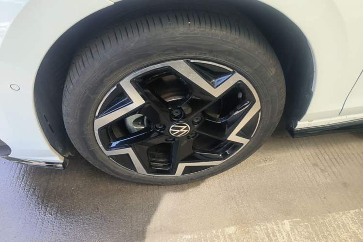 Used Volkswagen Golf 2025 300TSI R-Line Left Front Wheel Hub