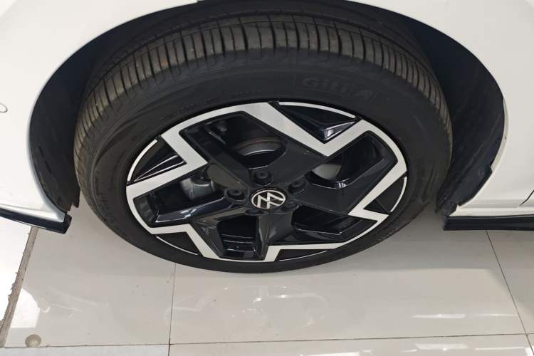 Used Volkswagen Golf 2025 300TSI R-Line Left Front Wheel Hub