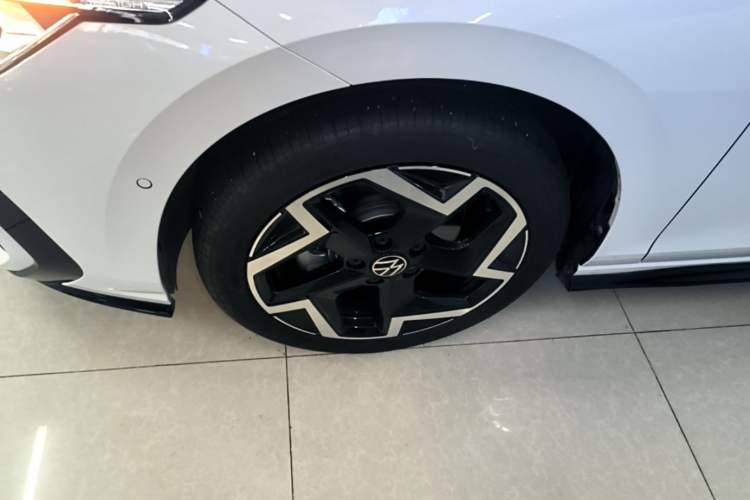 Used Volkswagen Golf 2025 300TSI R-Line Left Front Wheel Hub