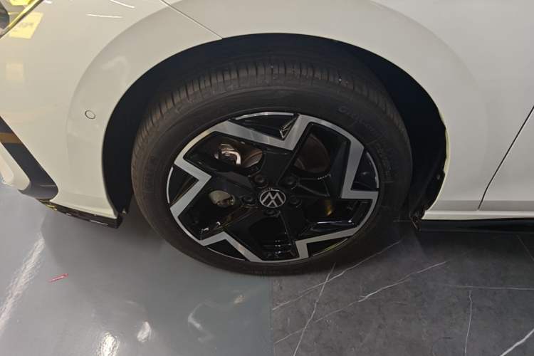 Used Volkswagen Golf 2025 300TSI R-Line Left Front Wheel Hub