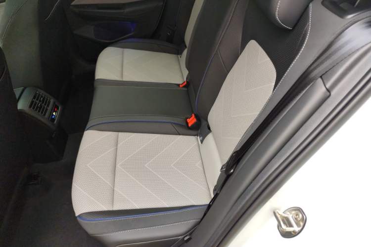 Used Volkswagen Golf 2025 300TSI R-Line Left Rear Seat
