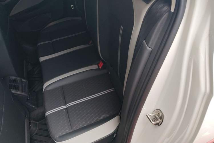 Used Volkswagen Golf 2025 Facelifted 300TSI Pro Left Rear Seat