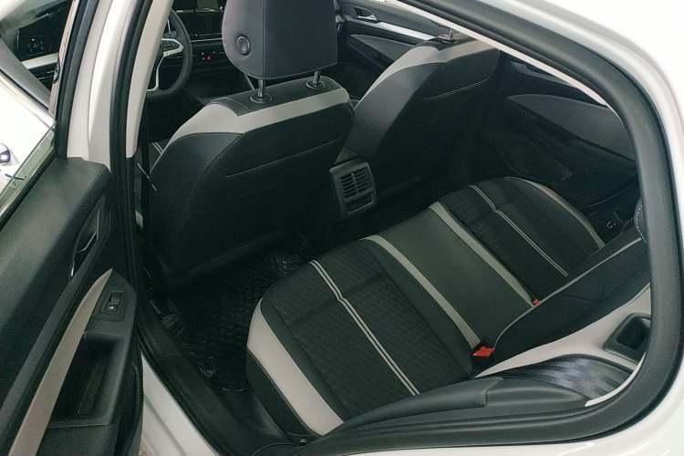 Used Volkswagen Golf 2025 Facelifted 300TSI Pro Left Rear Seat