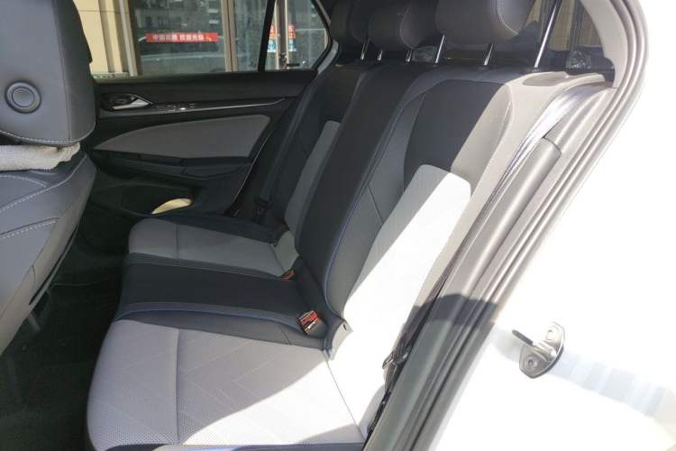 Used Volkswagen Golf 2025 300TSI R-Line Left Rear Seat
