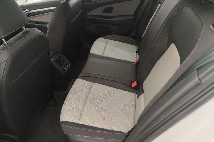 Used Volkswagen Golf 2025 300TSI R-Line Left Rear Seat