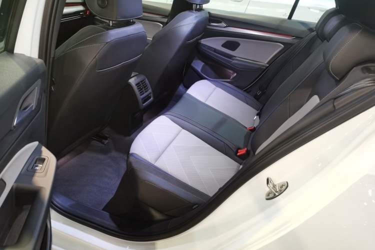 Used Volkswagen Golf 2025 300TSI R-Line Left Rear Seat