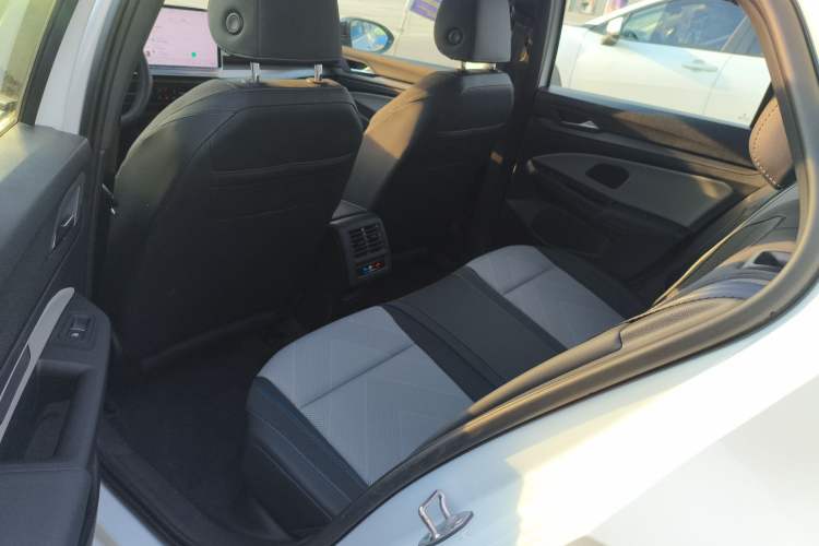 Used Volkswagen Golf 2025 300TSI R-Line Left Rear Seat