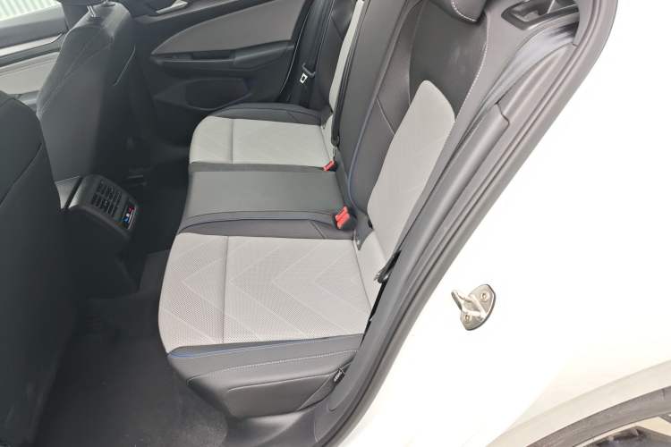 Used Volkswagen Golf 2025 300TSI R-Line Left Rear Seat
