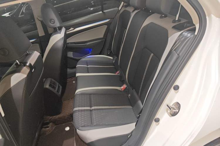 Used Volkswagen Golf 2025 300TSI Pro Left Rear Seat