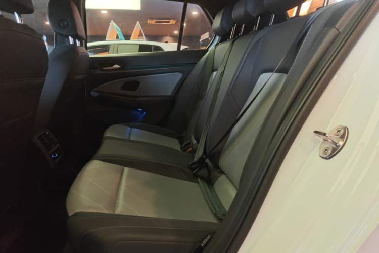 Used Volkswagen Golf 2025 300TSI R-Line Left Rear Seat
