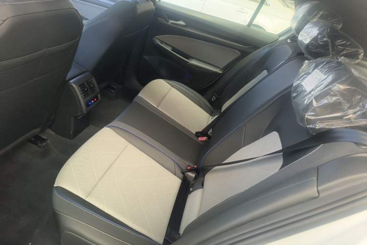 Used Volkswagen Golf 2025 300TSI R-Line Left Rear Seat