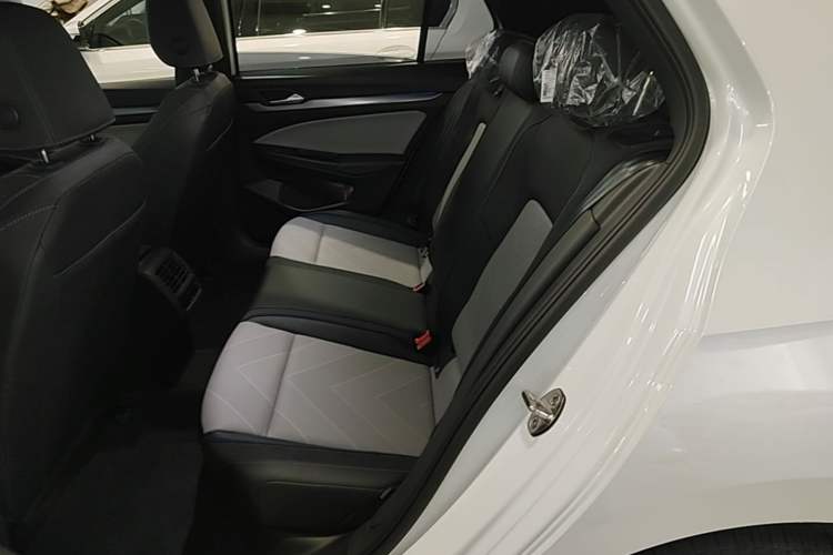 Used Volkswagen Golf 2025 300TSI R-Line Left Rear Seat