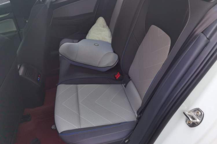 Used Volkswagen Golf 2025 300TSI R-Line Left Rear Seat