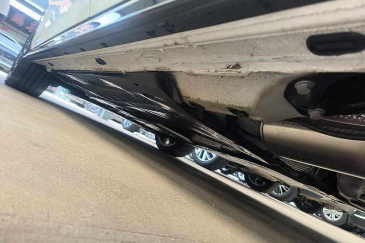 Used Volkswagen Golf 2025 300TSI R-Line Left Side Sill
