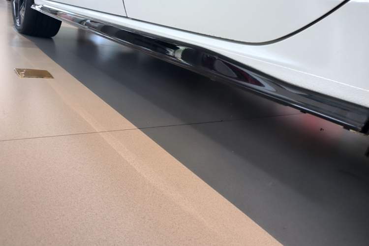 Used Volkswagen Golf 2025 300TSI R-Line Left Side Sill