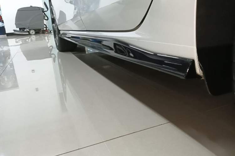 Used Volkswagen Golf 2025 300TSI R-Line Left Side Sill