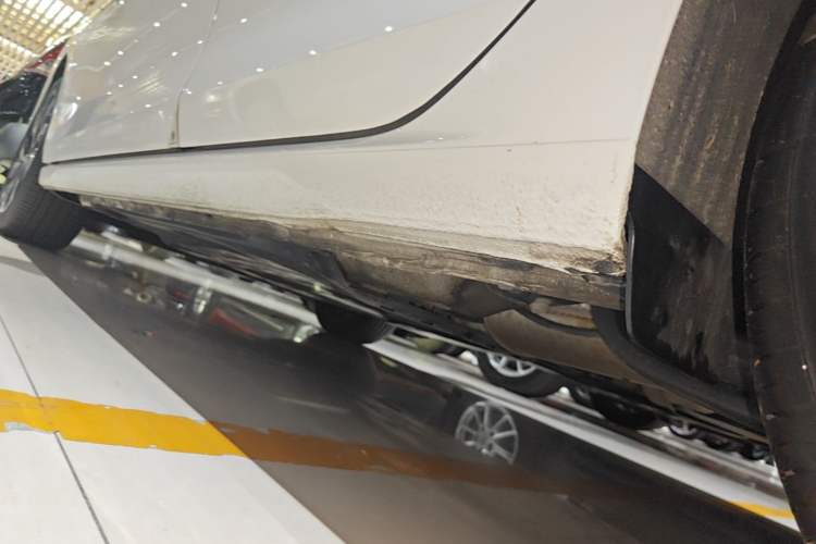 Used Volkswagen Golf 2025 300TSI Pro Left Side Sill
