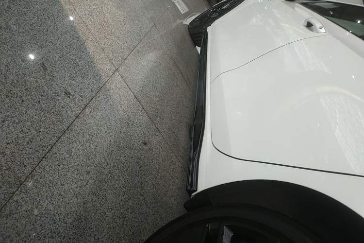 Used Volkswagen Golf 2025 300TSI R-Line Left Side Sill
