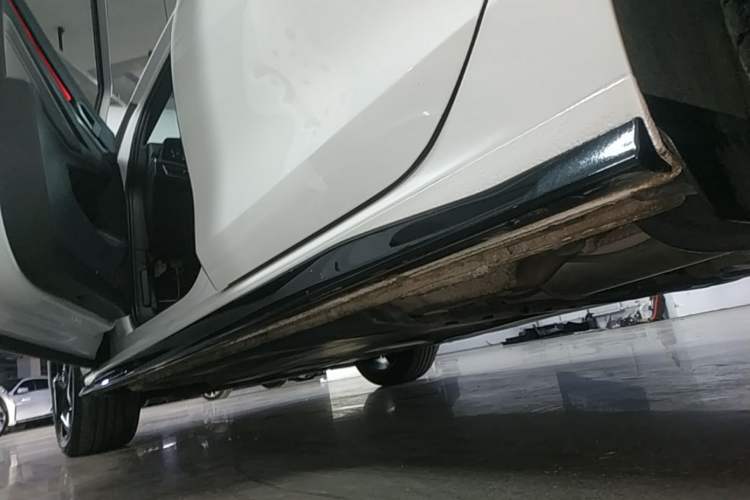 Used Volkswagen Golf 2025 300TSI R-Line Left Side Sill