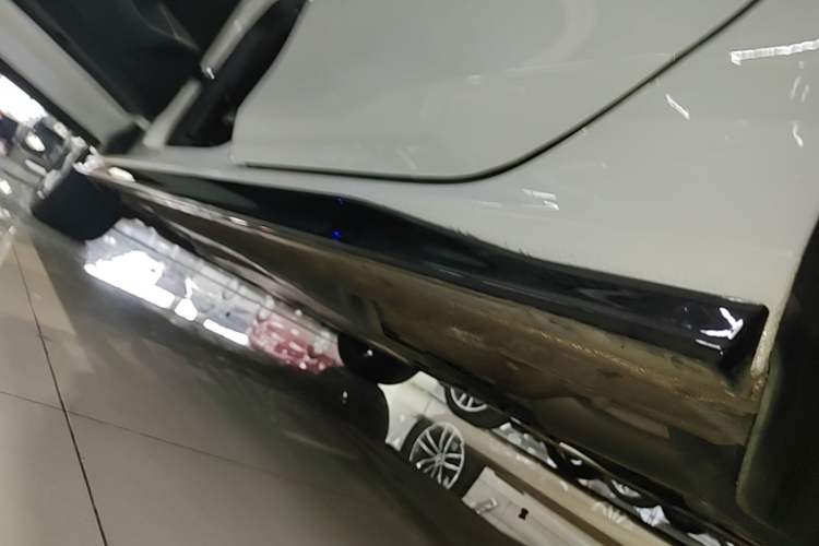Used Volkswagen Golf 2025 300TSI R-Line Left Side Sill