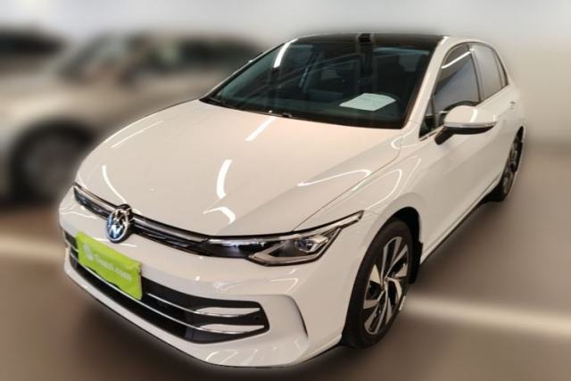 Ojetý Volkswagen Golf 2025 300TSI Pro