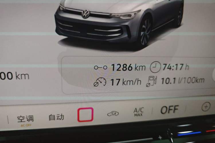 Used Volkswagen Golf 2025 Facelift 300TSI R-Line Odometer Close Up