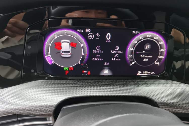 Used Volkswagen Golf 2025 300TSI R-Line Odometer Close Up