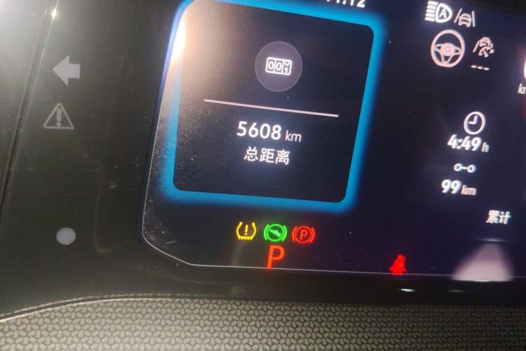 Used Volkswagen Golf 2025 300TSI R-Line Odometer Close Up