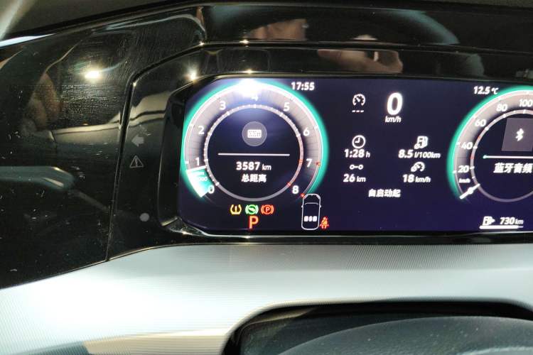 Used Volkswagen Golf 2025 Facelifted 300TSI Pro Odometer Close Up