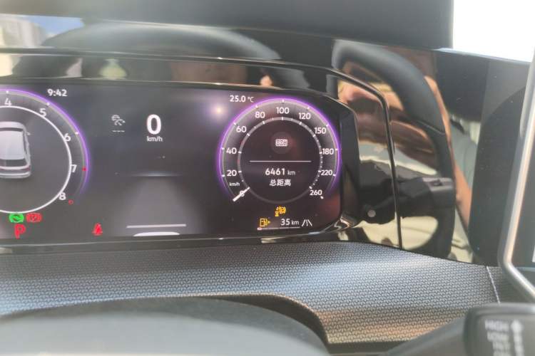 Used Volkswagen Golf 2025 300TSI R-Line Odometer Close Up