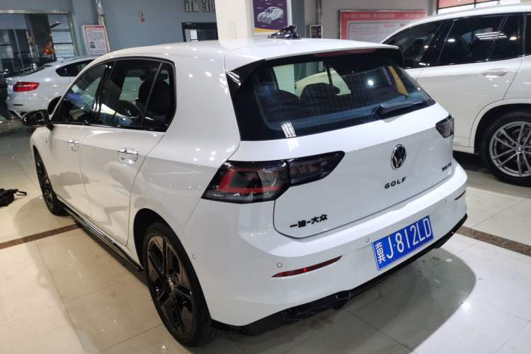 Used Volkswagen Golf 2025 300TSI R-Line Rear Left 45 Deg