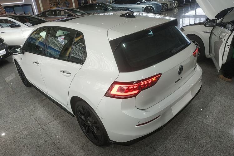 Used Volkswagen Golf 2025 300TSI R-Line Rear Left 45 Deg