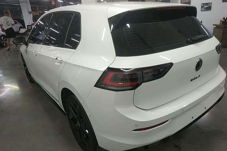 Used Volkswagen Golf 2025 300TSI R-Line Rear Left 45 Deg